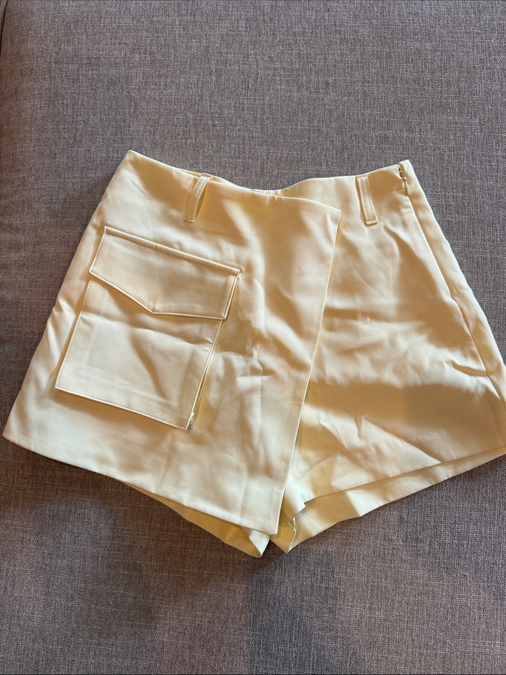 Gianni Bini Pale Yellow Pocket Skort Shorts